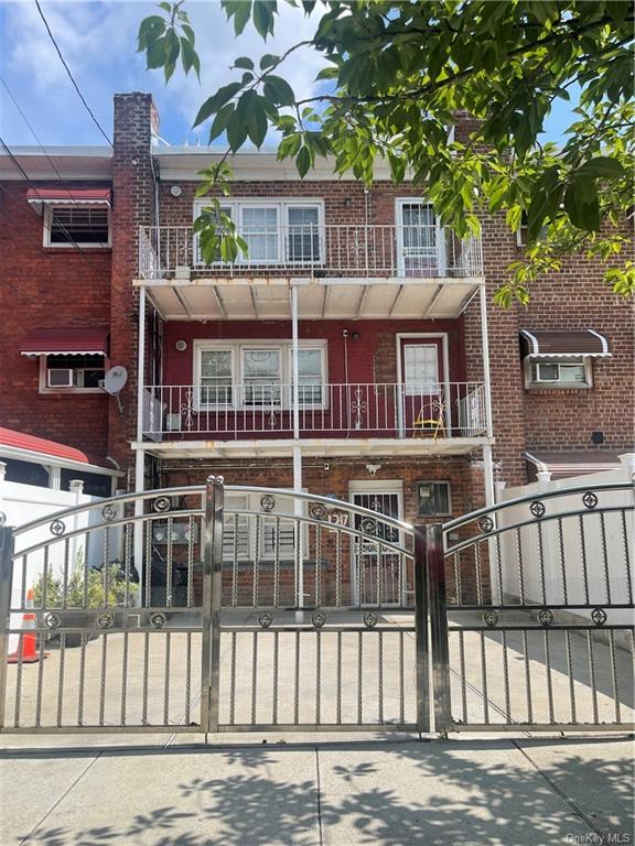 Apartment in Bronx - 223  Bronx, NY 10466