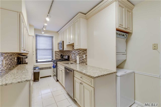 Great Location-Close Proximity To Lirr, Shopping And Restaurants.Spacious 2nd Floor Corner Unit. 1Br/1Bth Rm Coop In The Heart Of Town. Remodeled Kitchen.Washer/Dryer In Unit. Hardwood Floors Through Out. Parking With Resident Sticker In Complex. Municipal Parking Near By. Gn Park District Pool, Skate Rink, Tennis And Parks.