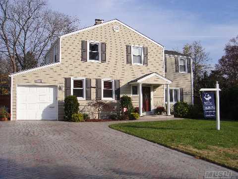 Move Right In!!Fabulous 4 Bedroom 2.5 Bath Colonial Located In The Heart Of Browers Hill.Great Mid Block Location & Beautiful Private Backyard.Everything Completed Renovated & Redone.Brand New Vinyl Siding,New Roof + Many More Extra's. Herricks School District.Dream Pleaser!!