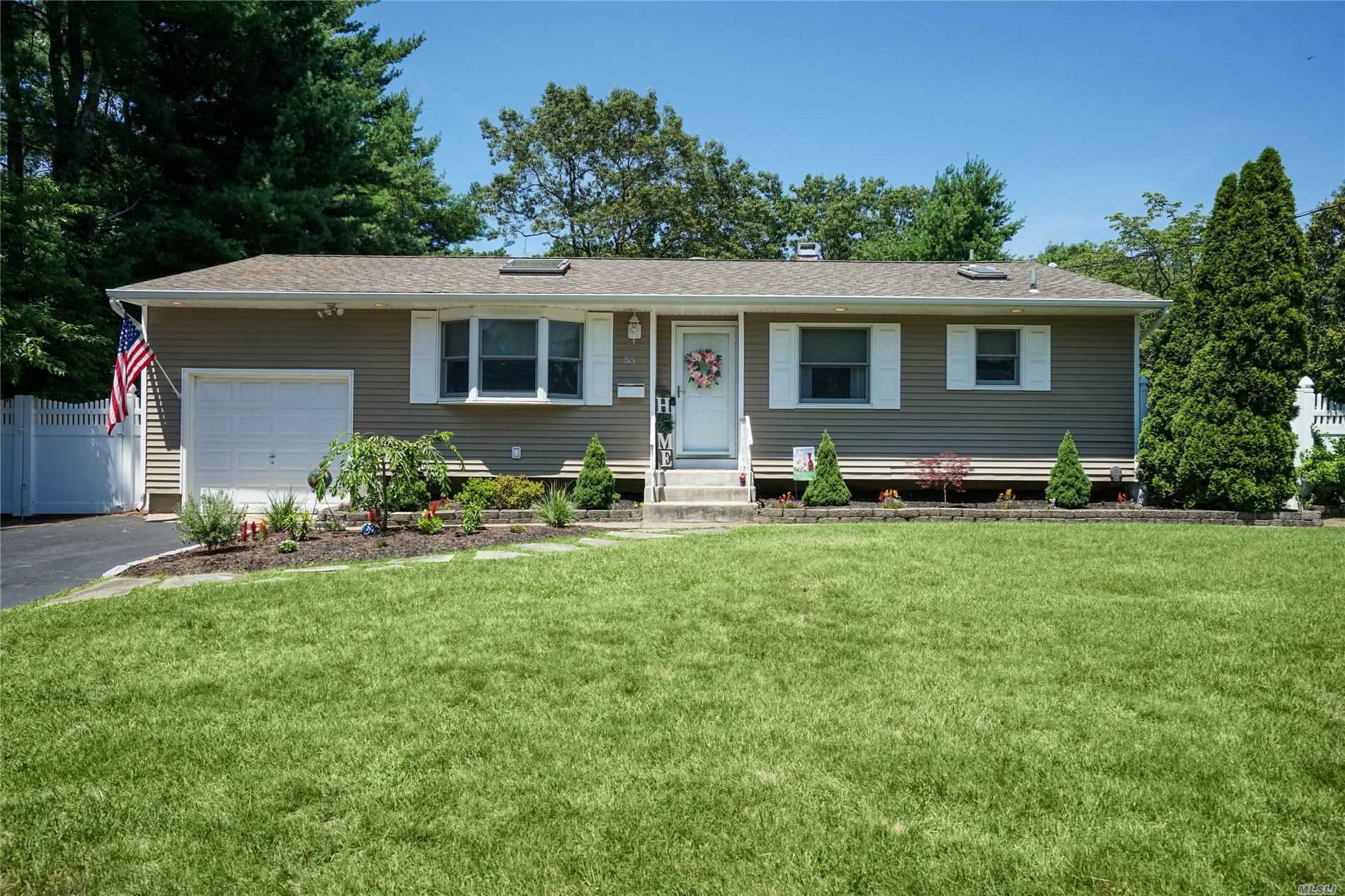 Fully updated ranch in the heart of Islip. Wood floors throughout, granite counter tops, recessed lighting and crown molding. You name it this house has it! Don&rsquo;t forget the central air conditioning, gas heat and in-ground sprinklers! Come see this one before its too late.