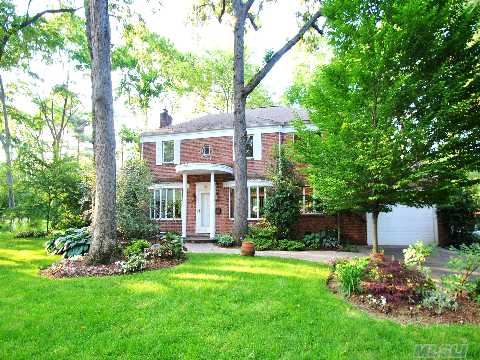 Stately Ch Col W/Gracious Entry Welcomes You Into This Masterfully Designed Home W/Fine,Exotic Wood &Architectural Details Throughout.5 Brs,3.5 Bths,Full Fin Bsmt.