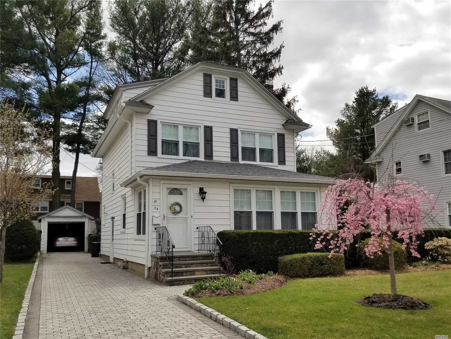 Immaculately Clean And Freshly Painted Is This 3-Bedroom, 1-Bath Colonial. Move Right In And Work From Home In The Sun-Filled Den/Office! Wood-Burning Fireplace, Hardwood Floors (Underneath) And Original Moldings Await! Enjoy Close Proximity Of 0.2 Miles To Lirr And Town!