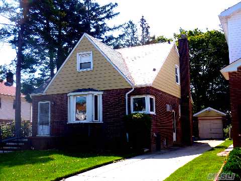 Beautiful Brick Cape Slate Roof 4Br Oak Cabinet-Lined Eik Great For Entertaining,Vinyl Windows, Fdr W/Bay Window,Huge Finbsmt+.5Bth,Alarm,Brick Garage W/Long Dwy, Verify Nyc Records Zoned R3-2 & 1469Sqft