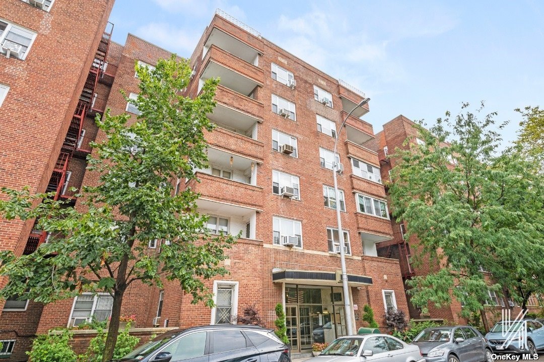 Coop in Jackson Heights - 85th  Queens, NY 11372