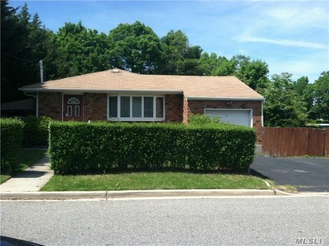 Meticulous Custom Built 3 Bedroom 2 Bath Ranch. Downtown Syosset. Minutes To Train. Hardwood Floors, Andersen Windows. Finished Basement. Oversized Property, Legal Letter Taxes Below 12K Pre Star