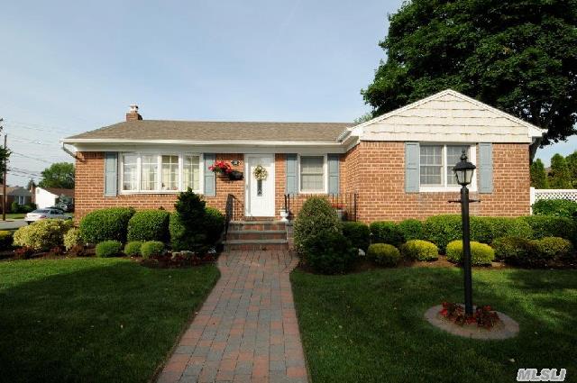 Sparkling! Mr&Mrs Clean Reside!Pics Do Not Do Justice Updated Eik Oak&Granite, Like New Fbth W/Storage!Arch Roof, Cac Fam Rm Bsmt W/Fbth Every Attention To Detail! 1.5 Car Det,  Pavers All Around Patio Deck Convient To All.