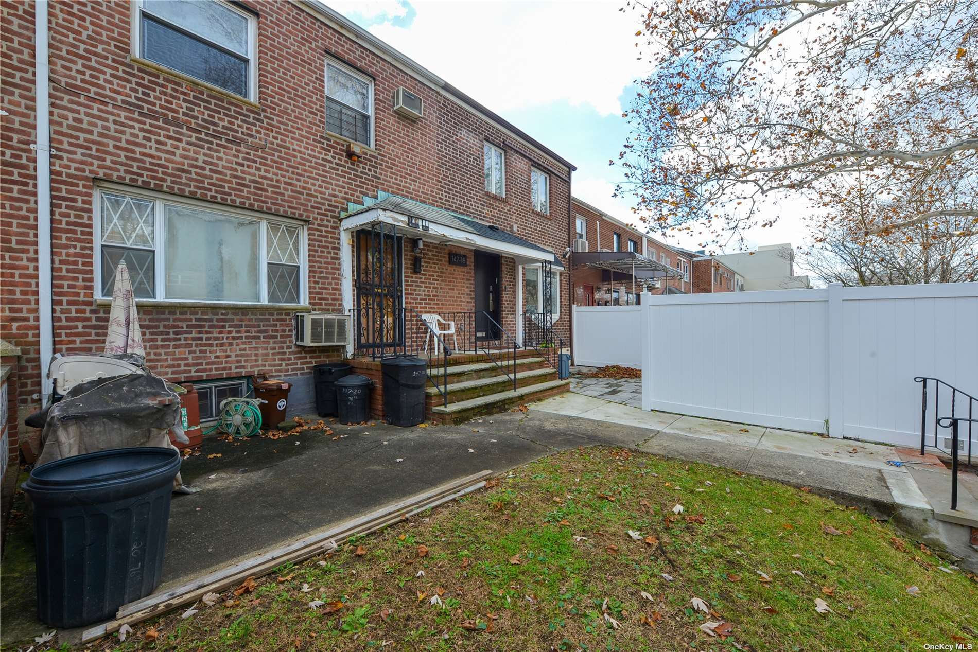 Single Family in Kew Garden Hills - 76th  Queens, NY 11367