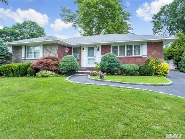 Princeton Park- Expanded Ranch In Desirable Mid Block Location, Kitchen With Skylight And Granite Counters, Gas Cooking. Master Br With Full Bath, Molding And Wood Floors Throughout. Sunroom With Gas Fireplace. Central Air, Inground Sprinklers Convenient To All Major Highways And Shopping. Jericho School District.