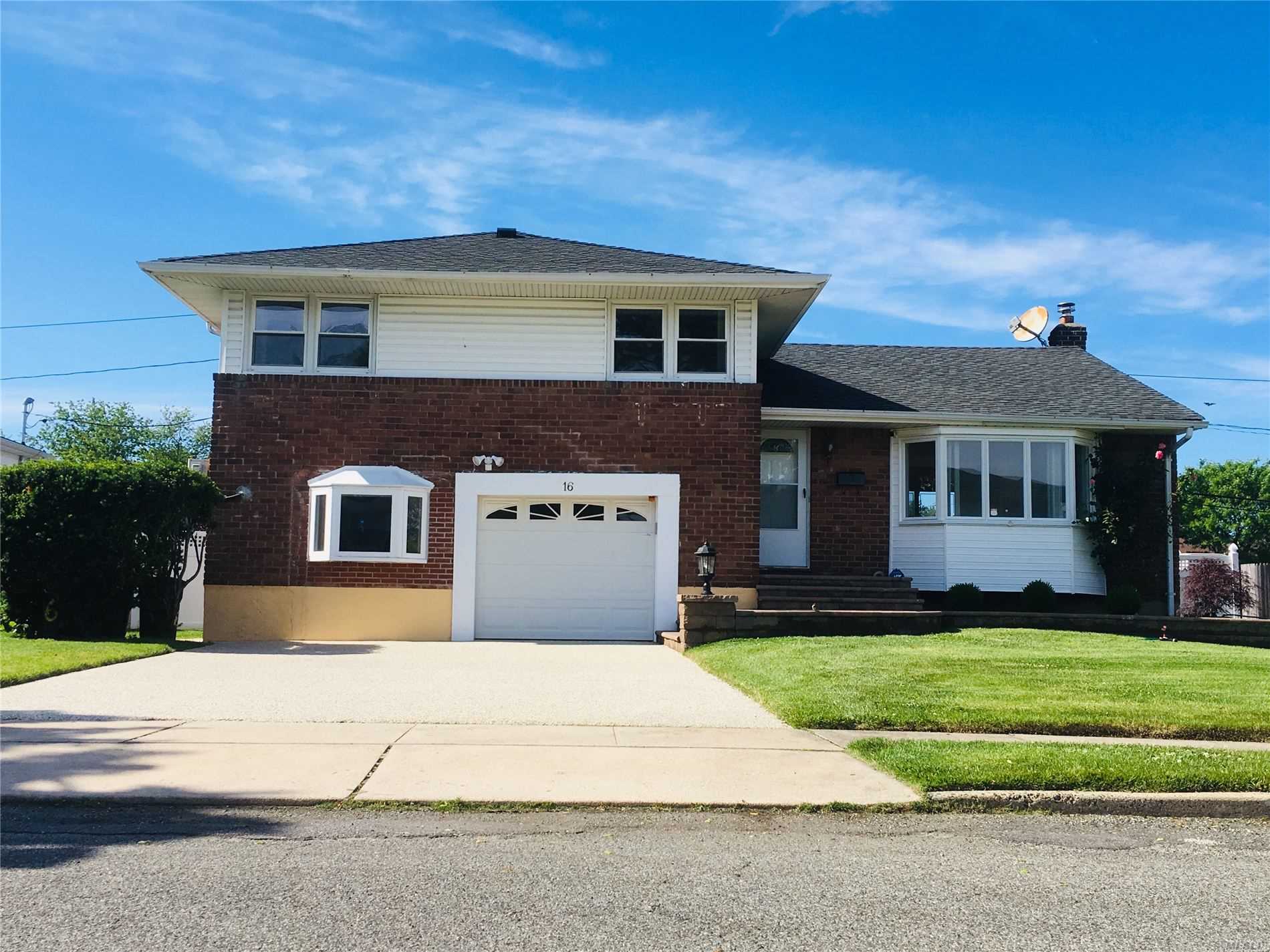 Syosset school, New stone driveway, New staircase, 4 bedroom, 3 Full bath, CAC, new carpet, new office with deck and in grand pool, a must see sunny house!