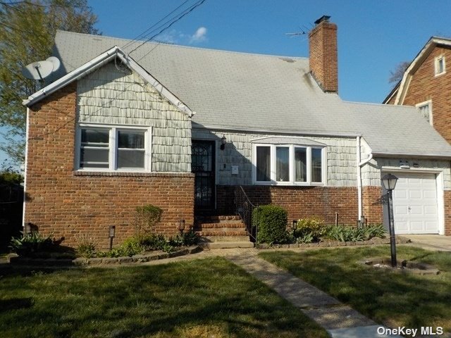 Single Family in Springfield Gardens - 135th  Queens, NY 11413
