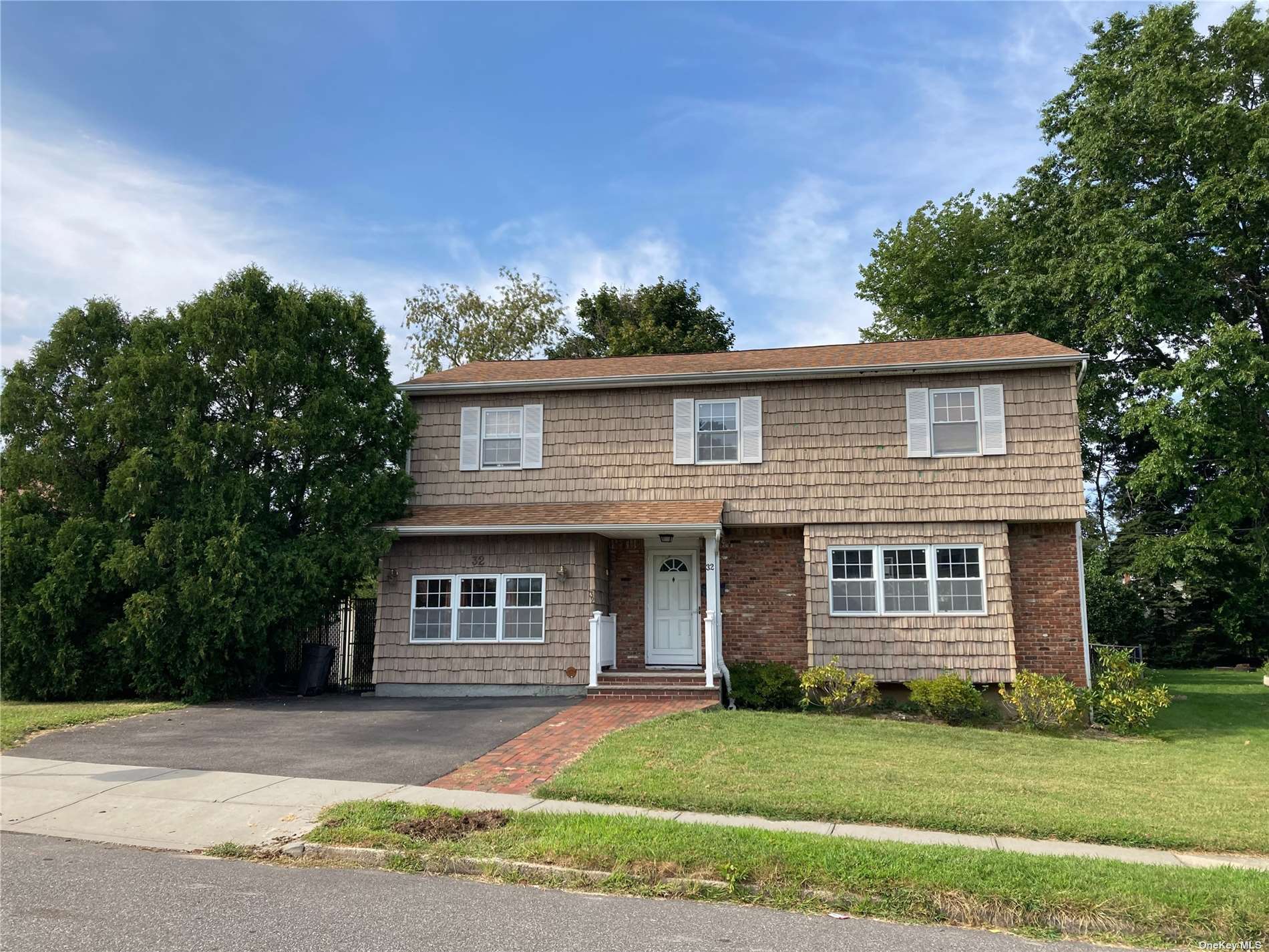 Single Family in Glen Cove - Broadfield  Nassau, NY 11542