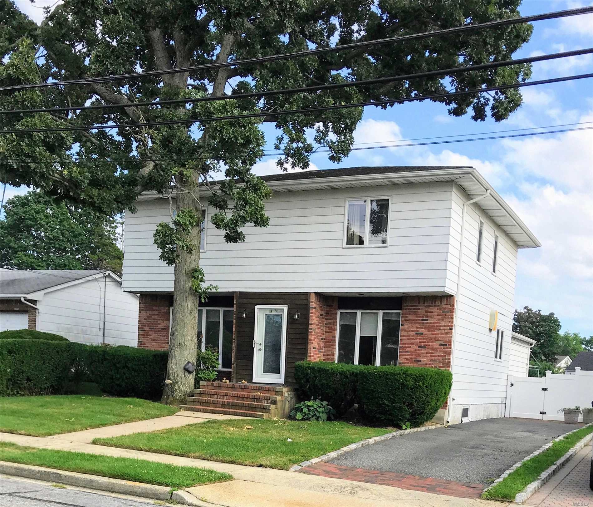 Bethpage Sd21; Central Boulevard Elementary School, Expanded Colonial With Os Yard And Ig Pool. Mid-Block Location; Close To All Transportation, Shopping, Worship.