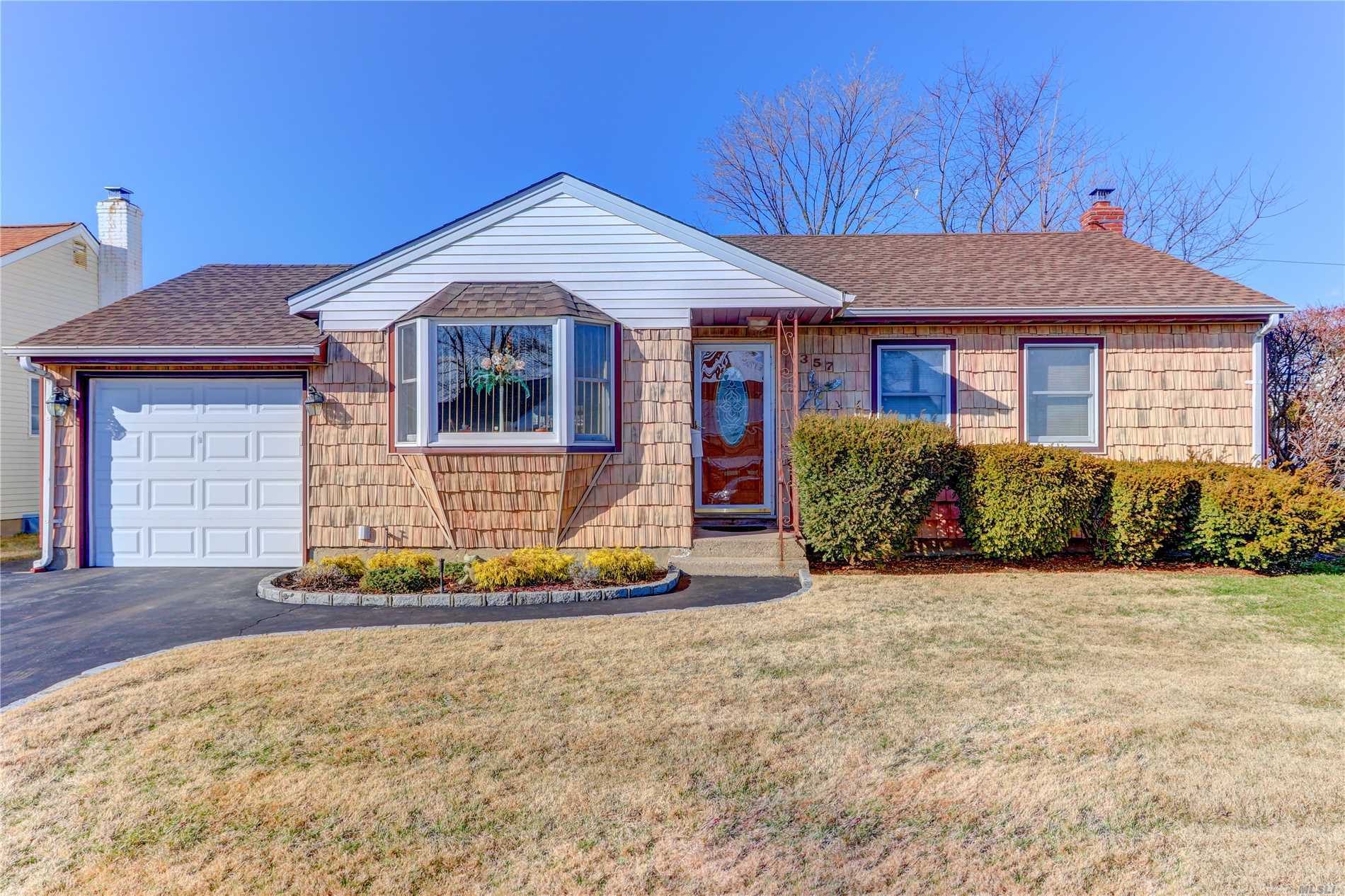 Lovely Ranch In The Heart Of Plainedge! New Maple Kitchen W/Granite/Ss Appliances, Updated Baths, All Andersen Windows, Andersen Sliders, 200 Amp Electric, New Arch Roof, New Hot Water Heater, 5 Year Old Cast Iron Oil Boiler, New Cac, & More!