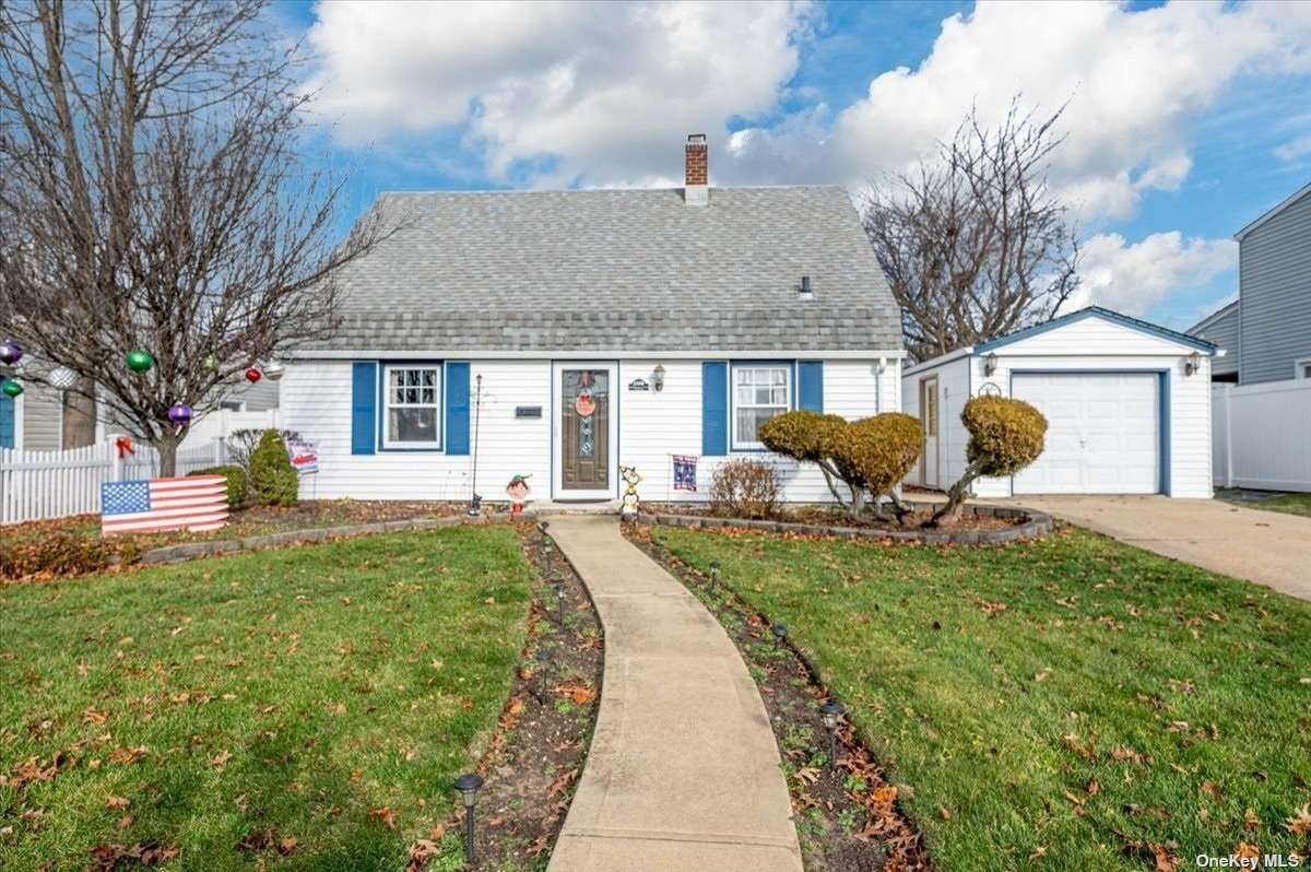Single Family in Levittown - Parkside  Nassau, NY 11756