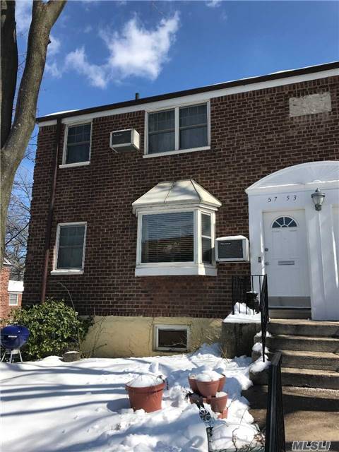 Spacious 1 Bedroom With Large Living Room With Picture Window. Eff Kitchen With Washer/Dryer Combo, Dinging Room With Window, Full Bathroom, Lots Of Closets, Close To All. Award Winning School District