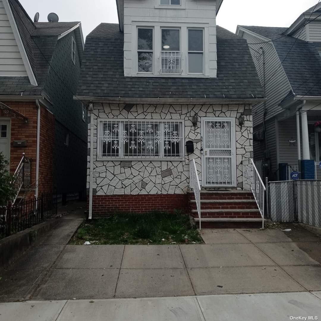 Single Family in Richmond Hill South - 126th  Queens, NY 11419