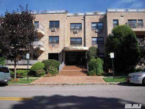 Luxury Building, Totally Renovated 2 Bedroom 2 Bathroom Manhattan Chic Apartment, State Of The Art Kitchen, Hardwood Floors Throughout, Custom Moldings, California Closets, High-Hat Lighting, Terrace, Close To Town And Train. South Schools. Community Pool And Tennis