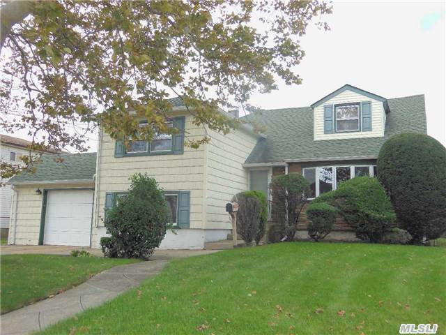 Beautiful 3 Bedroom, 2 Bath Split Level On Oversized Property 75X85. Nestled Away In The Harbor Isle Section Of Island Park Boasting Lr, Fdr, Eik,  Den, With Ceramic Flooring Throughout New Main Level, And New Bath, Washer, And Dryer, Plus Attached Garage. Sun Drenched Three Seasons Room Leading To Rear Patio And Private Yard.