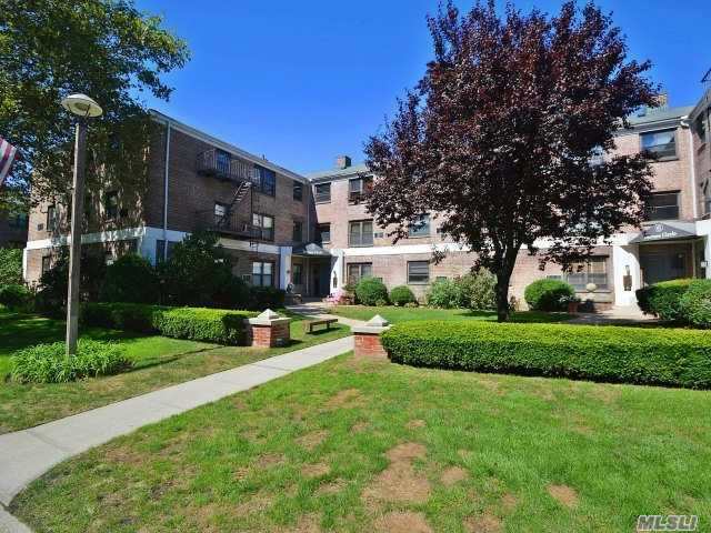 Amazing 1 Br Unit W/Hard Wood Flrs & 1 Renovated Ba. Convenient Amenities Including Pool, Dog Run, Bbq Areas, Playground. Great Neck South Sd. Walking Distance To Lirr Little Neck Station (25 Min To Penn Station). N20G Bus 30 Min To Flushing. Easy Access To Northern Blvd & I-495. Close To All (H-Mart, Restaurants, Parkwood Sports Complex). A Must See!