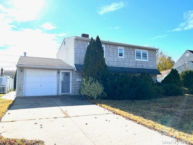 House in Hicksville - Summer  Nassau, NY 11801