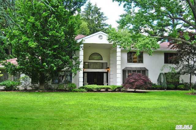 Elegant 7, 000+Sqft Col On 1+Acre In Kings Point. 2 Story Foyer,  Elegant Lr W/Wet Bar,  Banquet Sized Dr,  Beaut Card Room,  A Fam Rm W/Fplce. Incredible Kitchen W/Granite Counters,  5Br's,  4 Full Bths. Master Ste Boasts Sitting Area,  Vaulted Ceiling,  His/Hers Closets & Mrble Bth. Guest Br & Full Bth,  Pwdr Rm,  Maid's Rm & Bth. Free-Form In-Ground Pool & Waterfall.