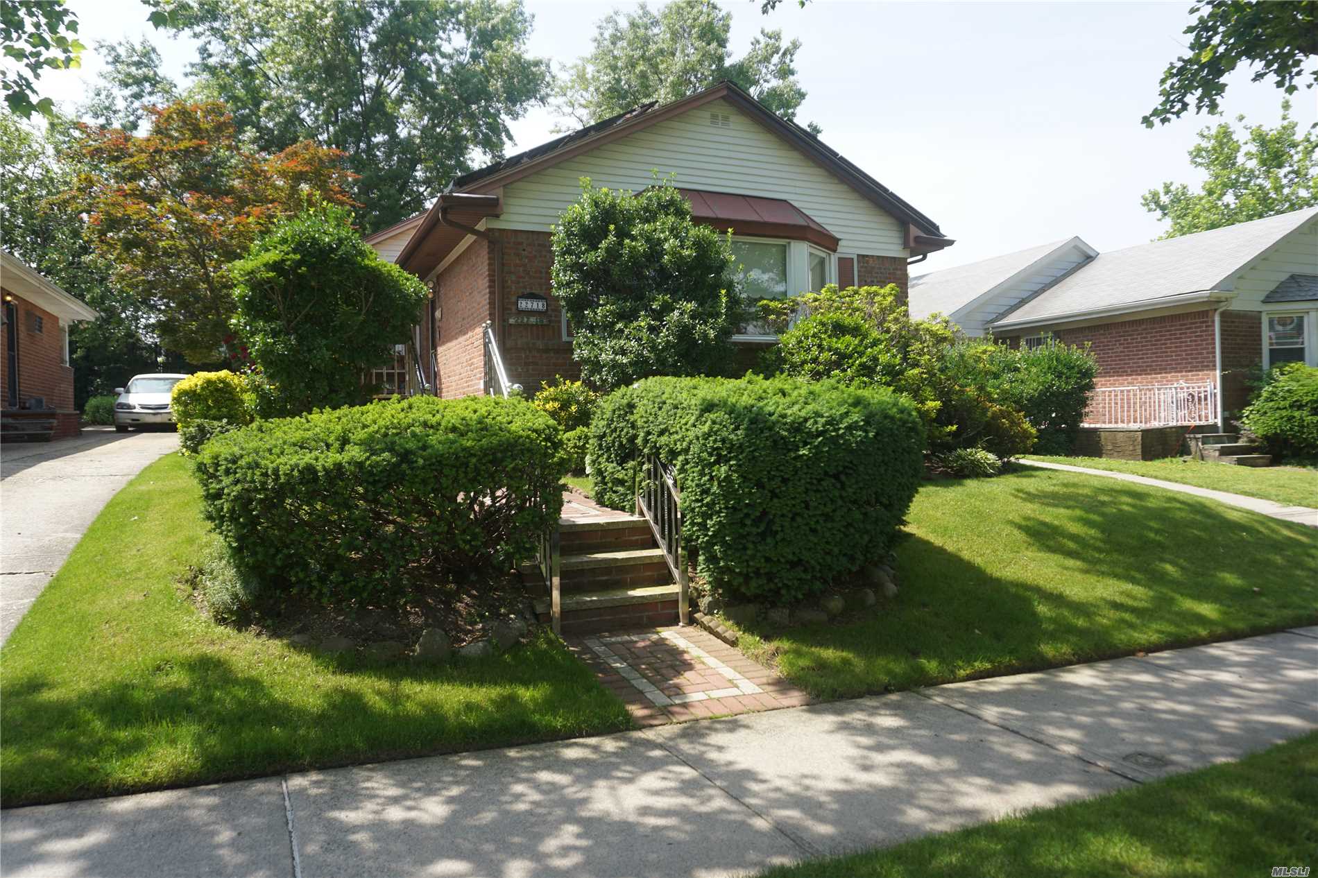 This Oversized Ranch Style Home Features Central Air, A Large Private Driveway, A Flowing Layout And 1400 Sqft Of Living Space With 3Bdrms And 2.5 Baths .The Property Is 46X100 And The Building Size 27X52. There Is A Full Basement With High Ceilings And There Are 920 Sqft Of Air Rights Remaining If You Wanted To Add A Second Floor. This Is The Best Ranch On The Market In This Area. Very Short Walk To Queens Community College And Benjamin N. Cordozo High School