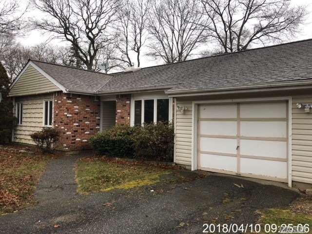 This 3 Bedroom, 2 Bth Ranch Is Waiting For Your Own Personal Touch! Easy On And Off Access For Daily Commuters. Entertain In Your Den W/Fireplace And Wet Bar! Sachem School District! Sold As Is! All Offers Subject To Investor Approval.