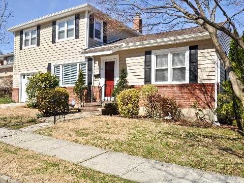 Colonial 3 Bedrooms 2 Baths Completely Renovated Open Floor Plan.  Stainless Steel Granite And Hardwood.  Faabulous, Must See.