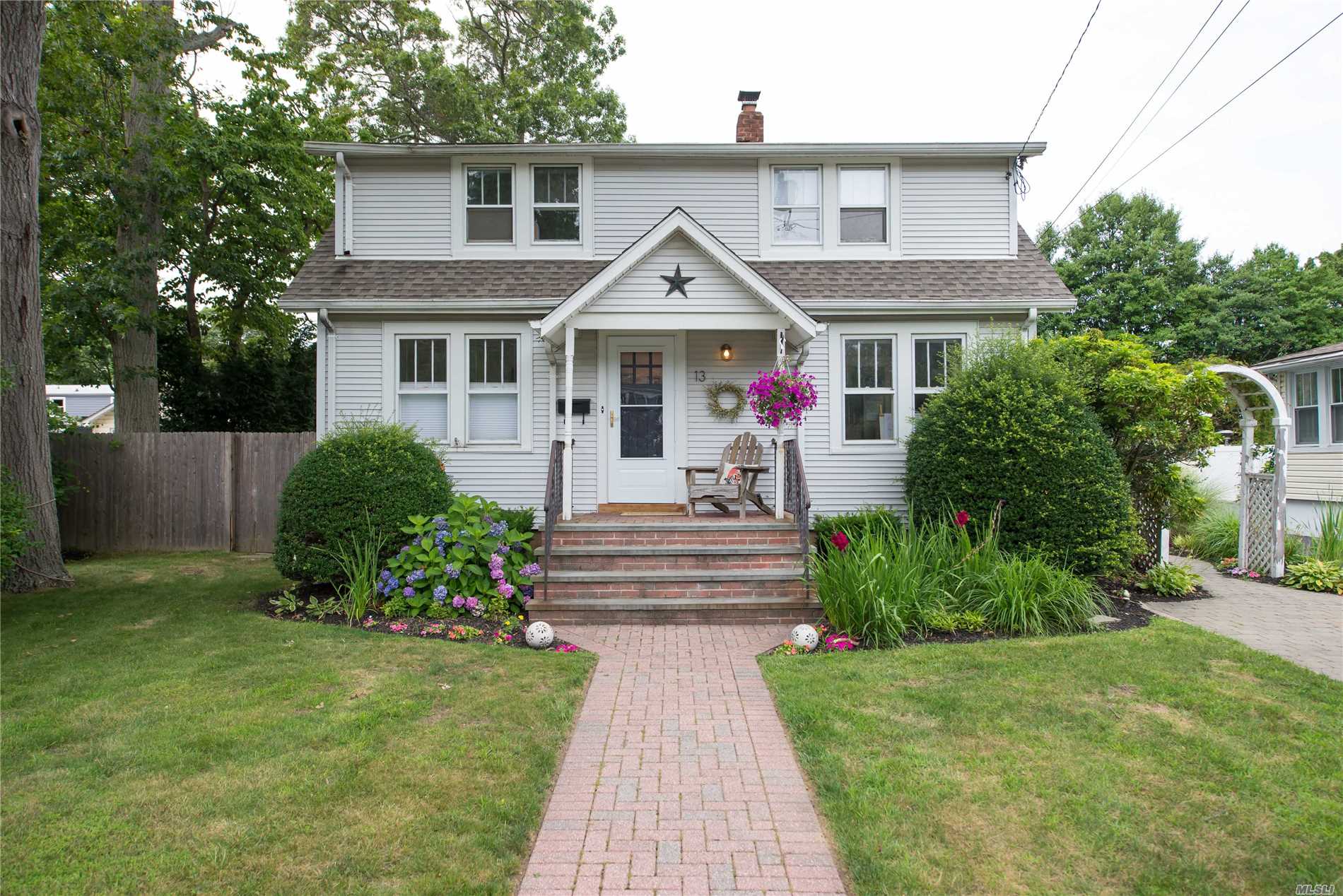 Move Right In To This Charming South Of Montauk Cape. Granite/Ss Kitchen, New: Bath, Roof, Fence. Wood Floors, Part Finished Basement.