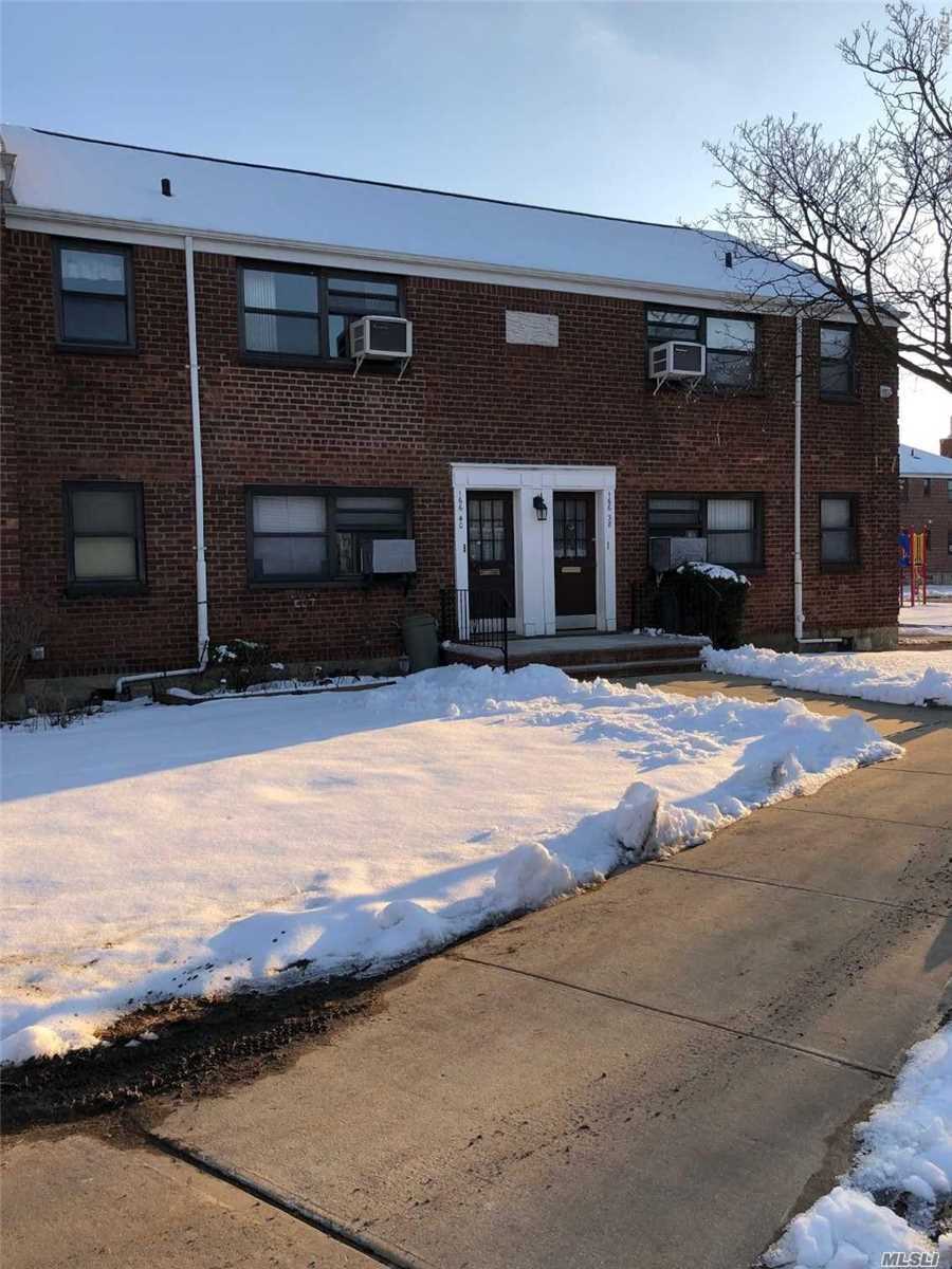 Clearview Gardens 1 Bedroom Apartment For Sale! This Upper Unit Features Living Room/Dining Room, Kitchen, And 1 Full Bathroom. Hardwood Flooring Throughout. Great Opportunity! Must See!