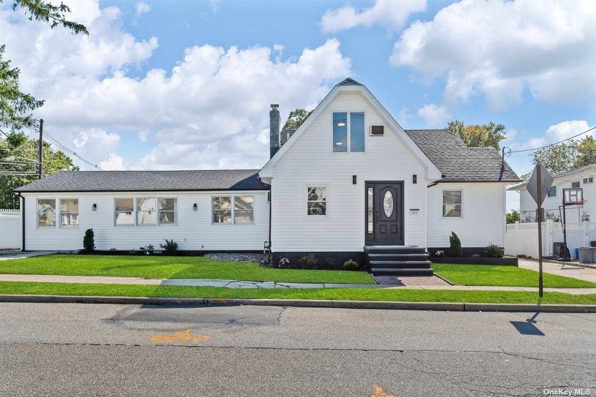 Single Family in Freeport - Southside  Nassau, NY 11520