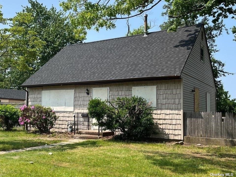 Single Family in Deer Park - 23rd  Suffolk, NY 11729