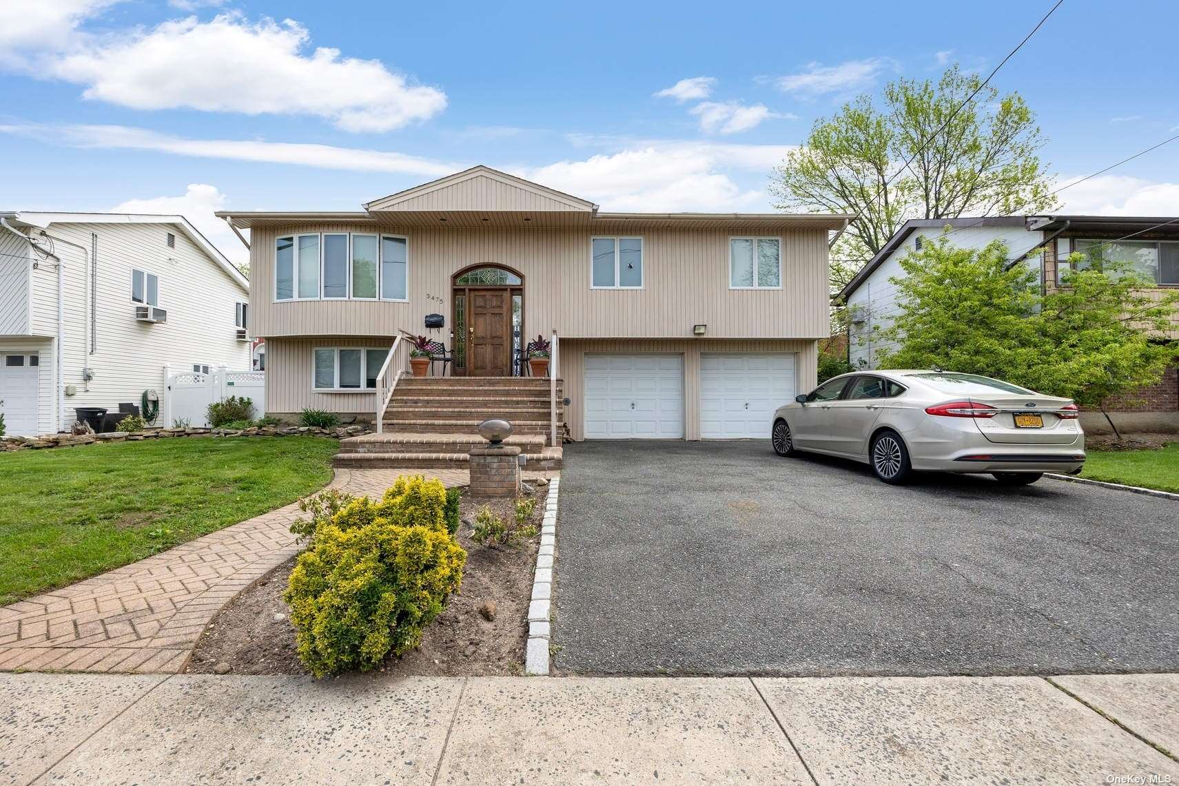 Single Family in Oceanside - Lawrence  Nassau, NY 11572