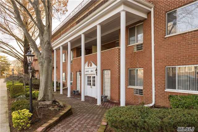Beautiful Large Junior 4 In The Heart Of Rvc. Minutes Away From Dining, Shopping & Lirr. Unit Includes A Unique Walkthrough Eat In Kitchen, Large Lr & Dr As Well As Mbr W/Wic. Unit Includes An Ornate Terrace And Comes With A Parking Spot ($30/Mo Fee). Laundry On Flr.