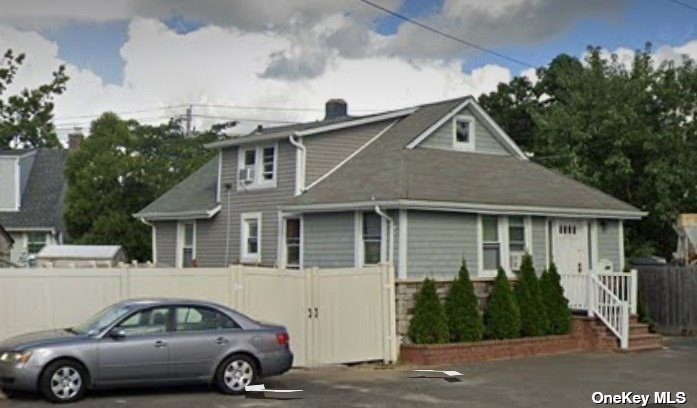 Single Family in North Bellmore - Newbridge  Nassau, NY 11710