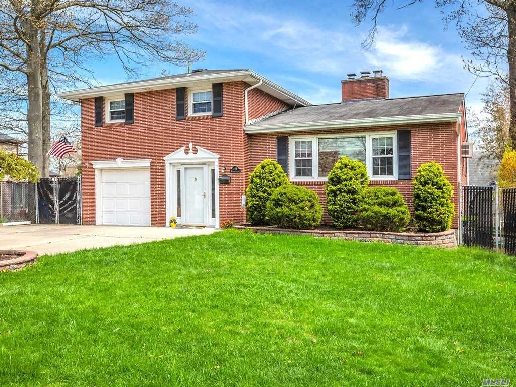 Mint Split In A Quiet Residential Area Of West Islip. Truly A Move In Condition Home With Beautiful Moldings, Wood Fireplace In Living Room, Updated Eat In Kitchen With Thomasville Cabinets, Granite Counter tops, Stainless Steel Appliances And Much More!