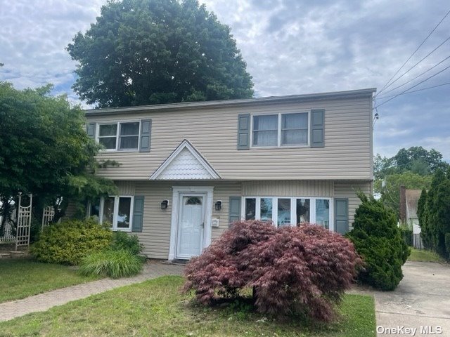 Single Family in Hicksville - Libby  Nassau, NY 11801