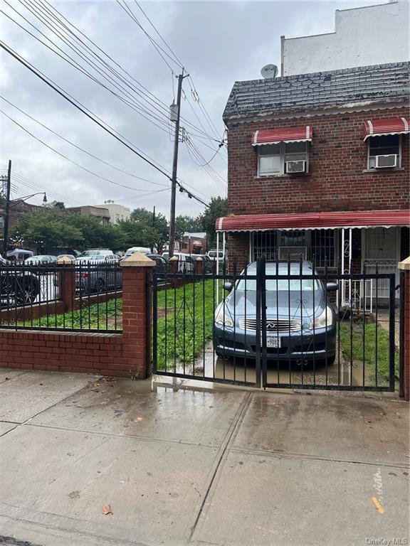 Single Family in Bronx - Garfield  Bronx, NY 10460