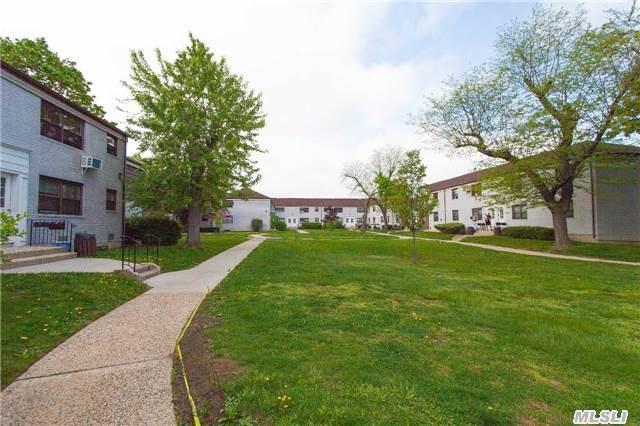 Kew Garden Hills 1 Bedroom Co-Op Modern Kitchen And Bathroom