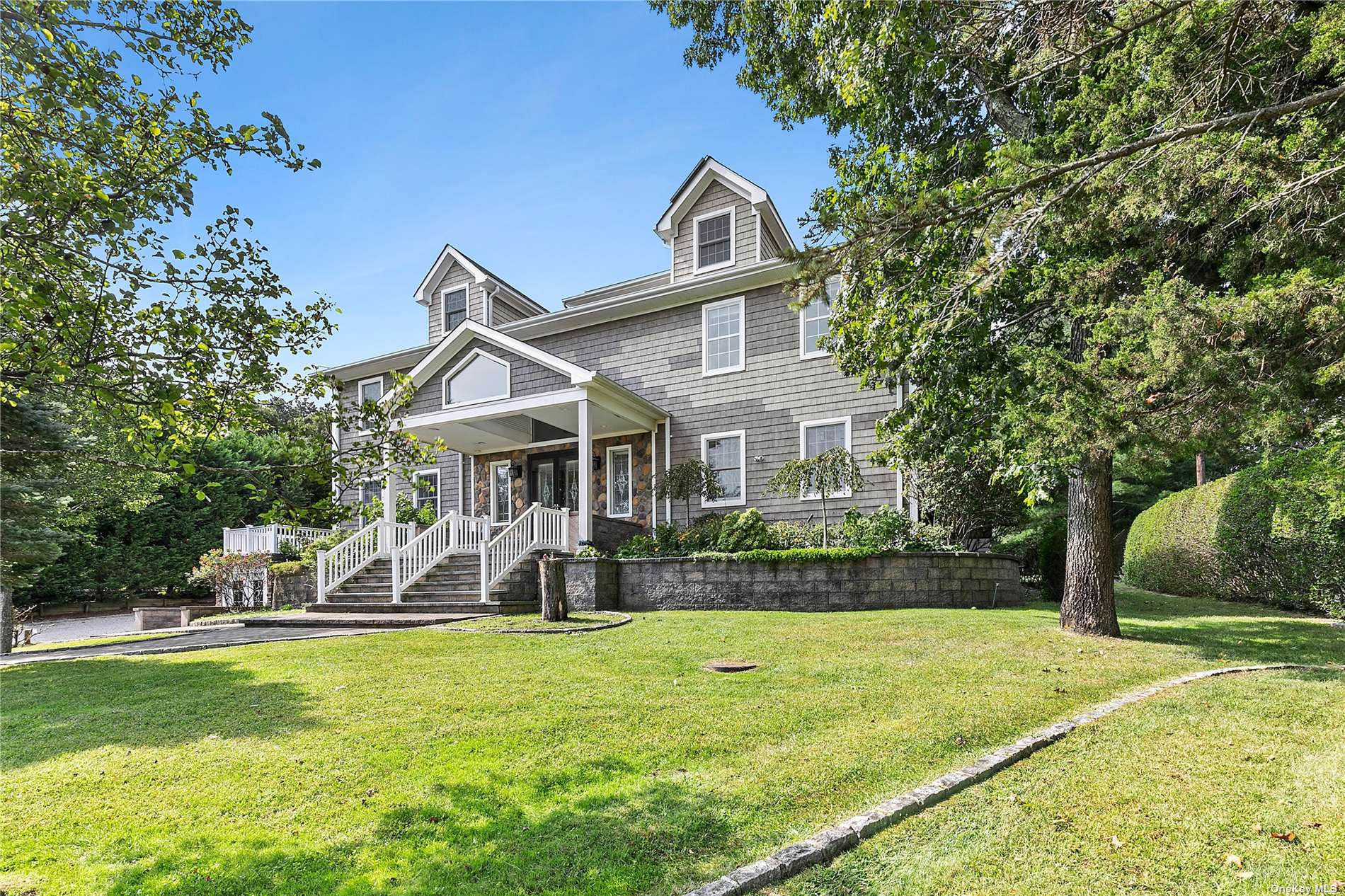 Single Family in Hampton Bays - Newtown  Suffolk, NY 11946