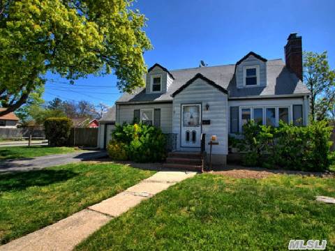 Spacious 3 Bdrm Cape Cod Home With All Large Rooms.Lr W/Fireplace, Eik, Banquet Dr, 1st Flr Master Br, Hardwood Floors, Enclosed Patio, Roomy Gar, Full Basement, Large Fenced Property-Great For Kids.Excellent For Lge Or Extended Family