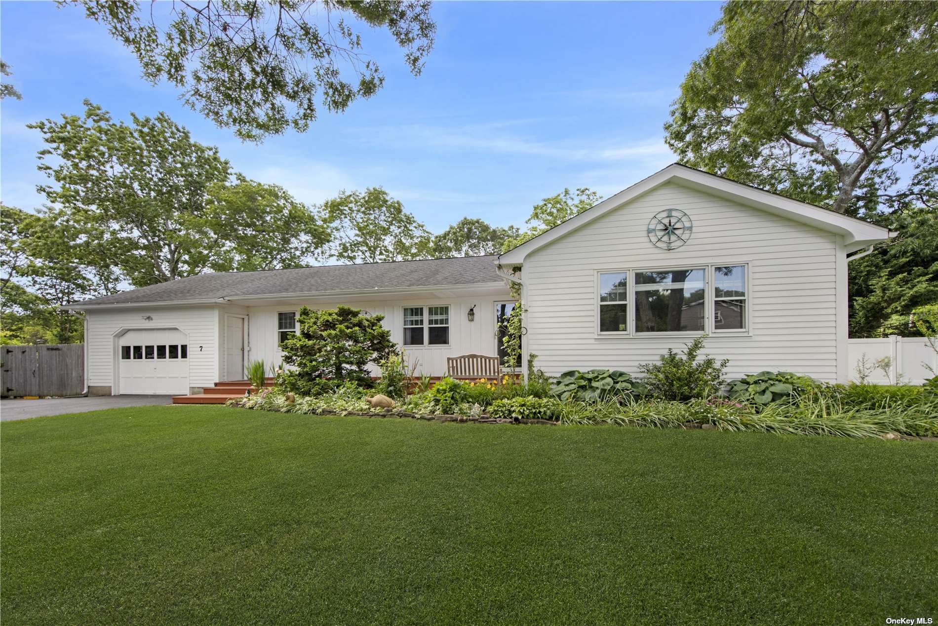 Single Family in Speonk - Circle  Suffolk, NY 11972