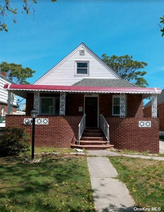 Single Family in Cambria Heights - 233rd  Queens, NY 11411