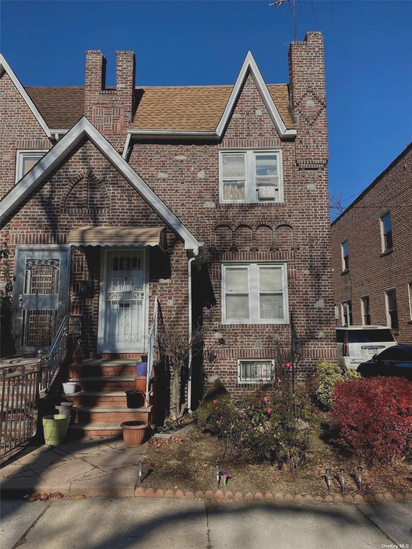 Single Family in Saint Albans - 112th  Queens, NY 11412