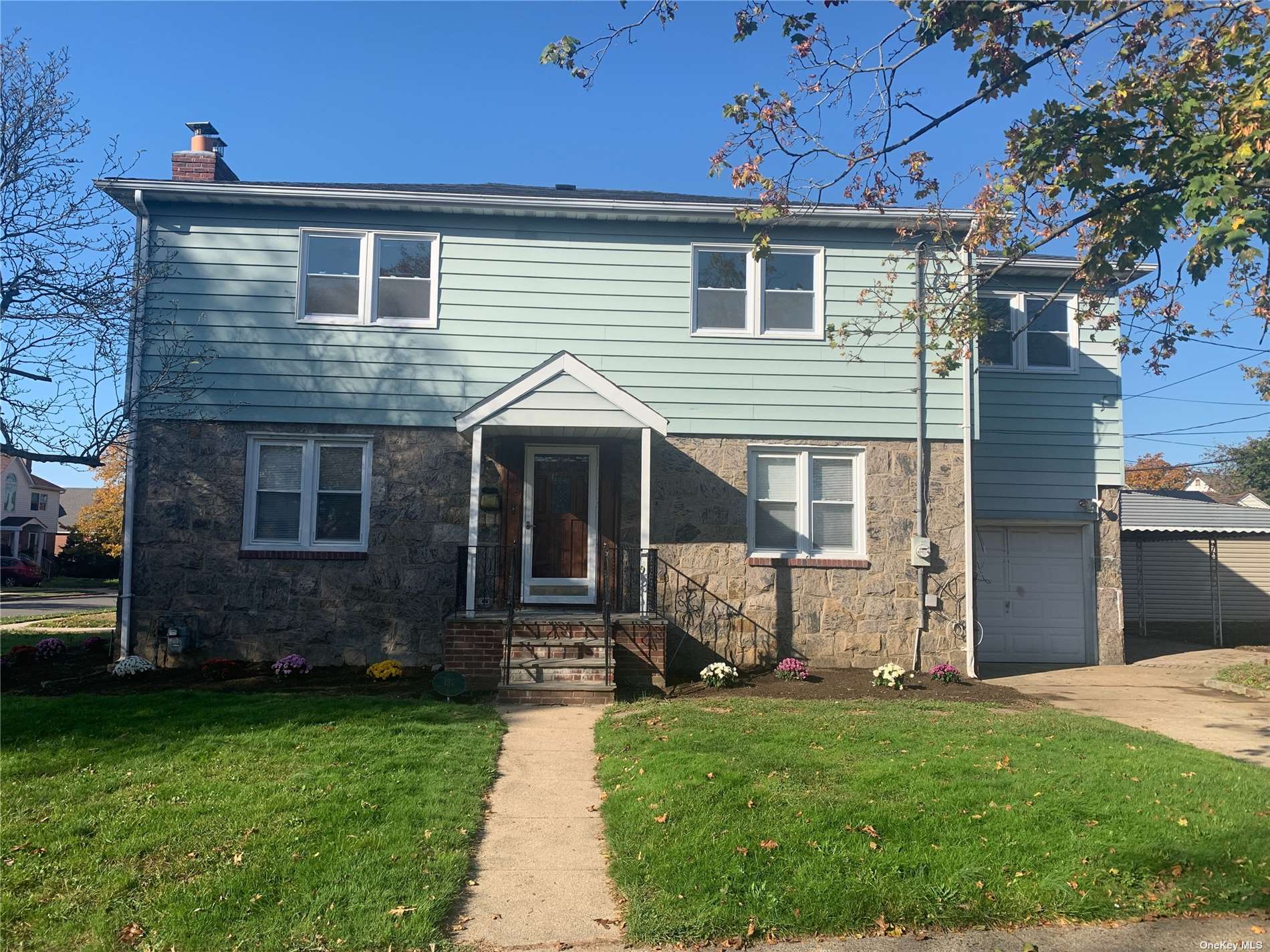 Single Family in New Hyde Park - Sylvia  Nassau, NY 11040