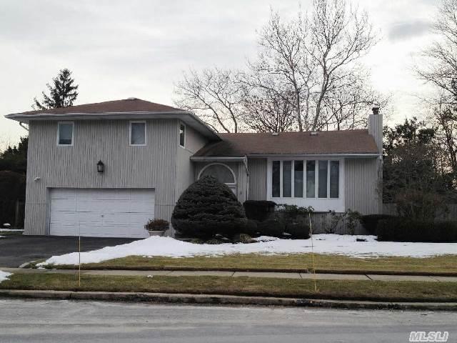 Large Split Level Home In Desirable Woodbury Knolls. This Beautifully Updated Home Awaits You With An Updated Eat-In-Kitchen With Granite Counters And Top Of The Line Appliances,  Over-Sized Formal Dining Rm & Expansive Formal Living Room With Vaulted Ceilings. Master Bedroom Features 2 Closets (Wic) & Bathroom,  Large Den,  Cac,  Gas Thru-Out,  Great Location,  Syosset Schoo