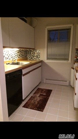 Huge 1 Bedroom In Islip, Bright With Huge Rooms, Including King Bedroom, Maintenance With Star Currently About $710. Excellent Location Close To Club House, Laundry Room. Super Pet Friendly. Why Rent When You Can Own For Less!!