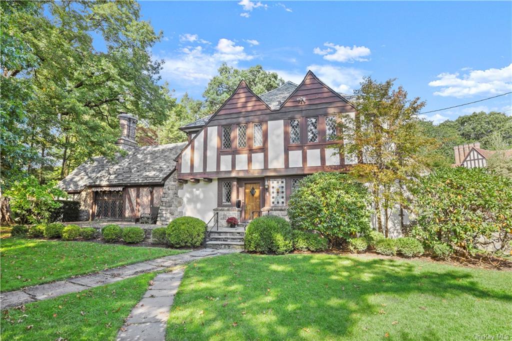 Single Family in Eastchester - Locust  Westchester, NY 10708