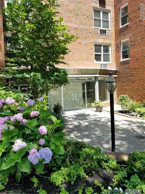 Sun Drenched One Bedroom Apartment. Convenient To Transportation And Shopping. Quiet Location, Faces Rear Of Building. Washer/Dryer On Same Floor As Apartment. Part Of Great Neck Park District.