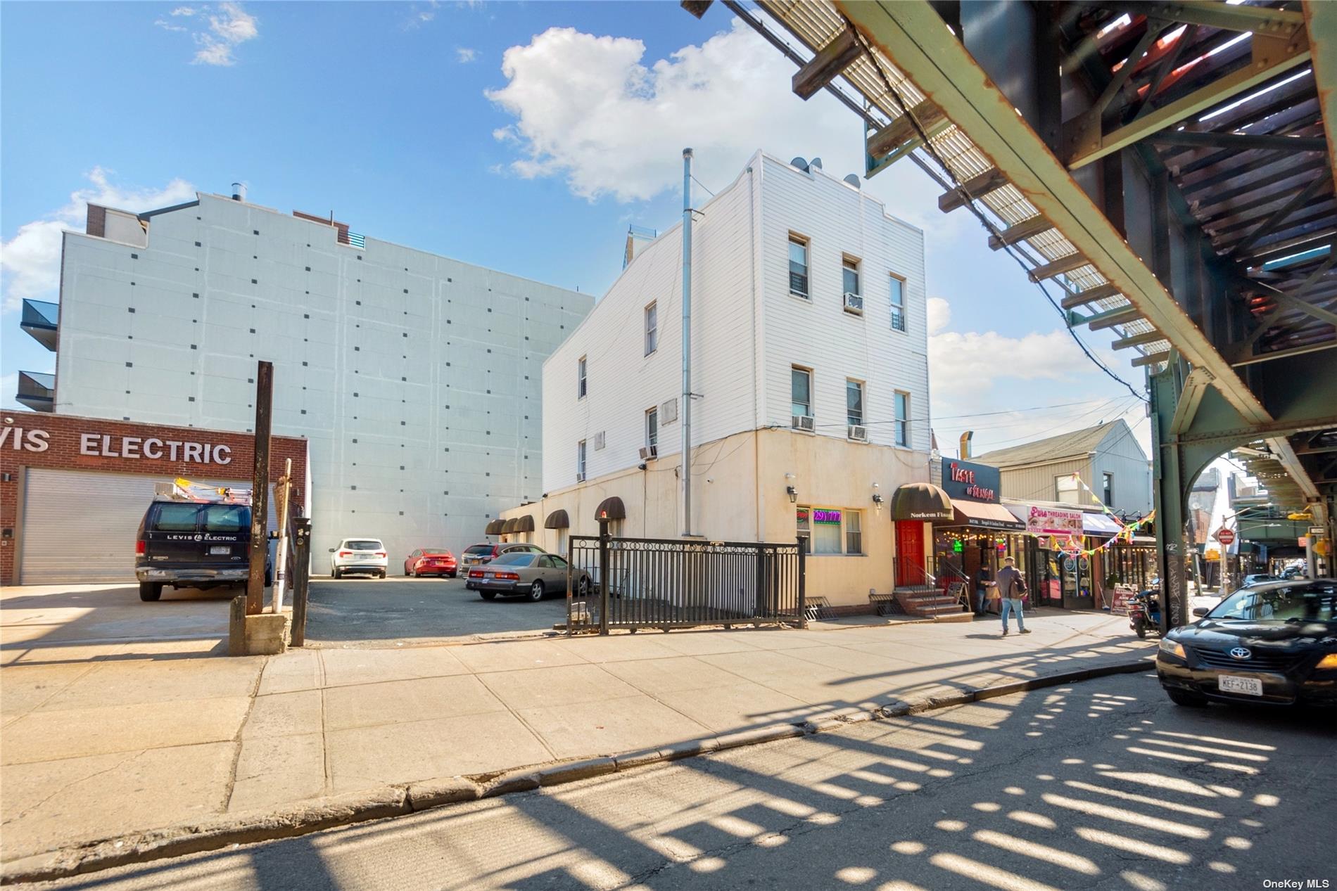 Commercial Lease in Astoria - 31st  Queens, NY 11102